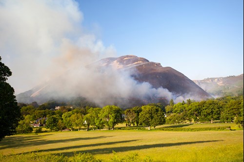 Conwy, North Wales, UK. 5th June 2016. UK Weather – High temperatures recorded over North Wales have resulted in heather fires on Alltwen mountain, near Dwygyfylchi